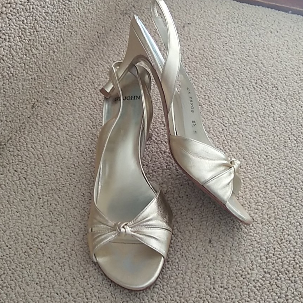 ST. JOHN Gold Sling Backs